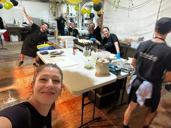 Rototom 2022 Ma Khin Café equipo