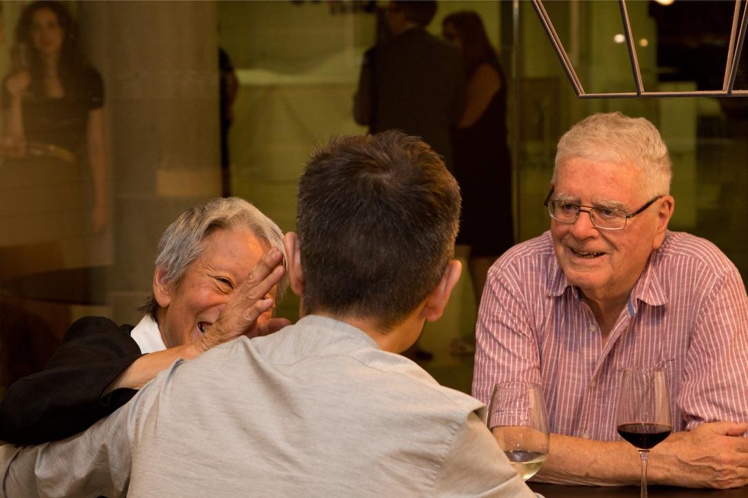 Steve Anderson y sus padres en Ma Khin Café